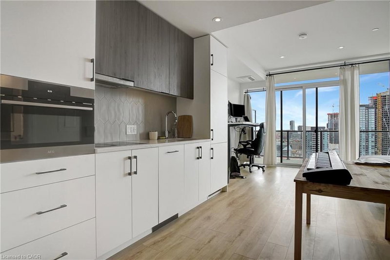 1710 - 741 King Street W