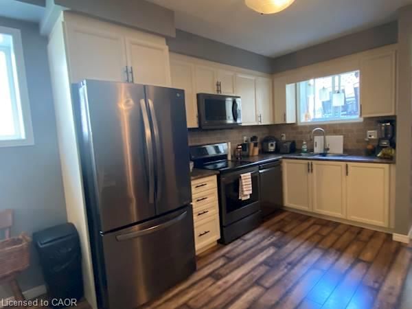 10D - 1941 Ottawa Street S