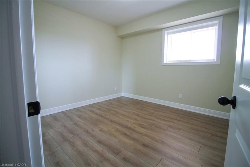 1395 Bleams Road photo 4