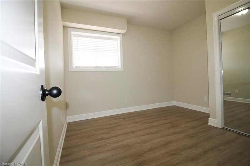 1395 Bleams Road photo 5