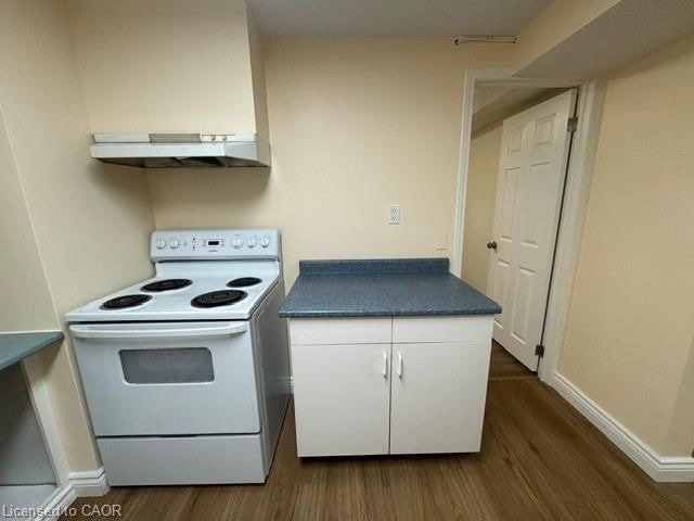 Lower - 182 Lynnbrook Crescent