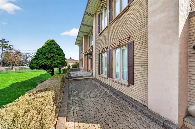 213 Stone Church Road W