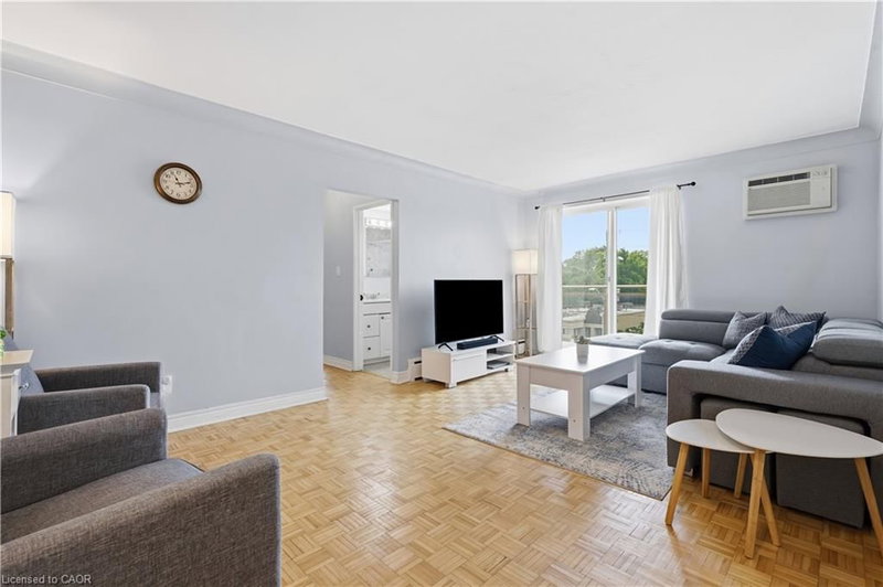 87 St George Street photo 5