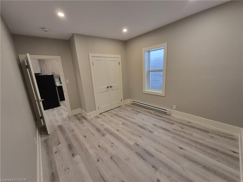 16 - 181 King Street E