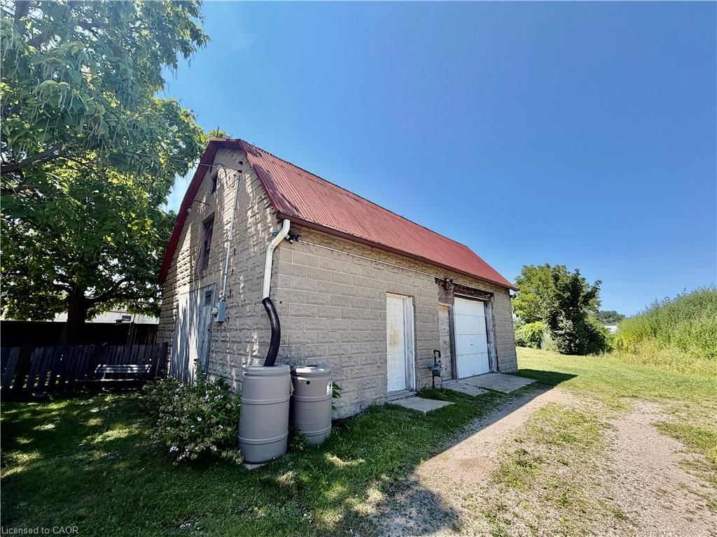 135 Sherwood Drive — photo 4