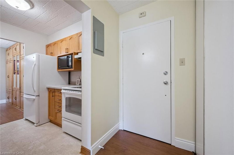 6 Walton Avenue photo 5