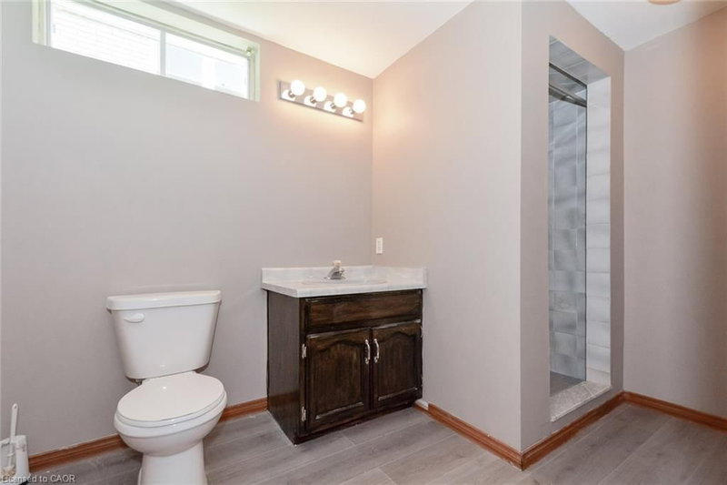 77 Wendy Crescent photo 4