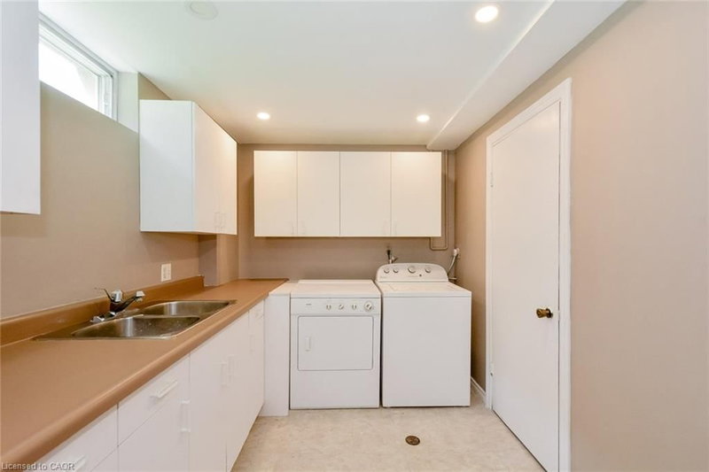 77 Wendy Crescent photo 5