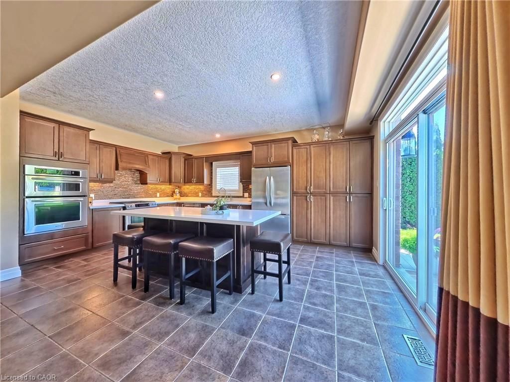 913 Valebrook Court, Kitchener, view 10