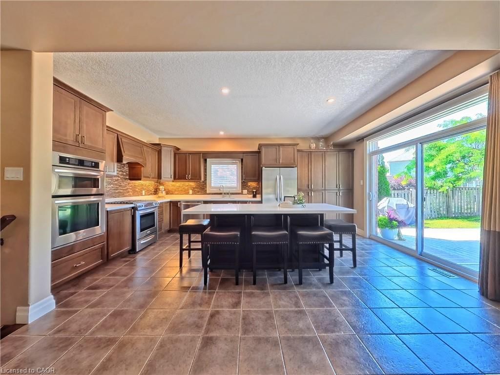 913 Valebrook Court, Kitchener, view 13