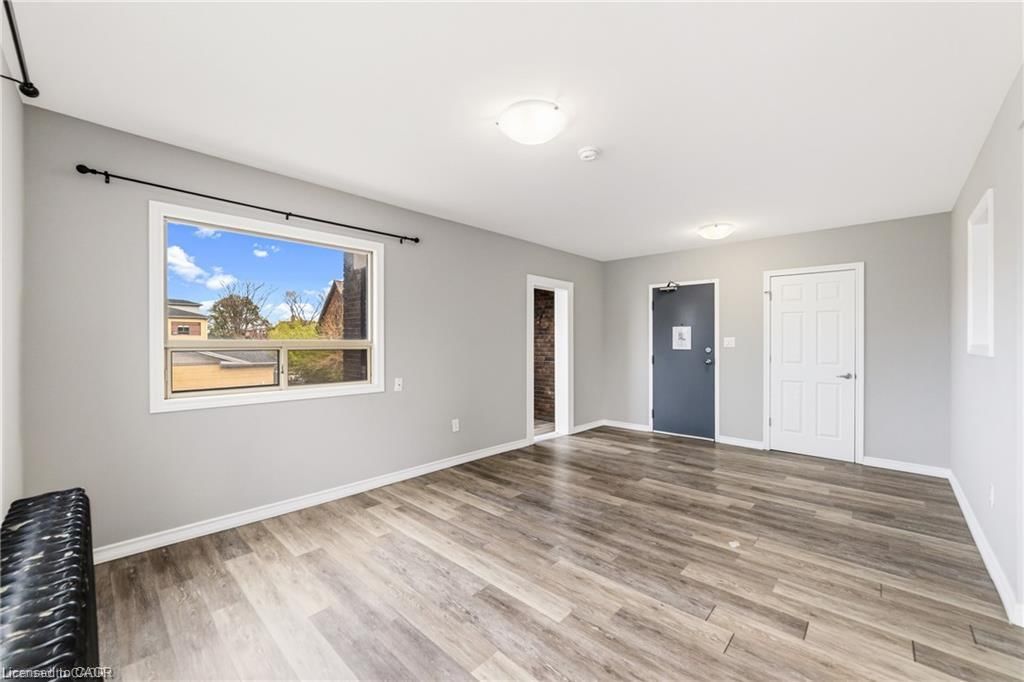 5 - 468 Main Street E 4