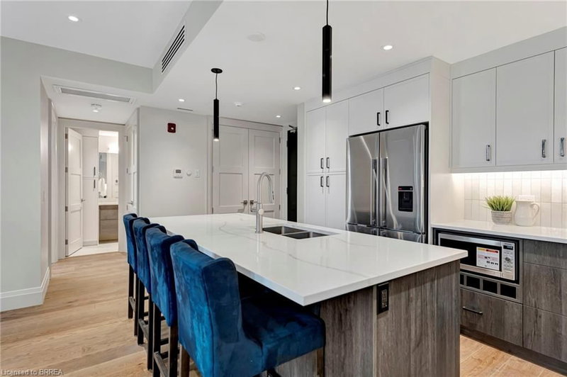 202 - 7 Grand River Street N
