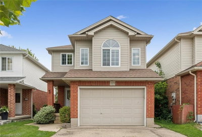 223 Hollyridge Crescent