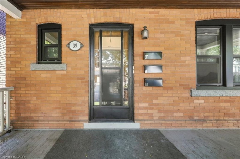 2 - 39 Garfield Avenue S