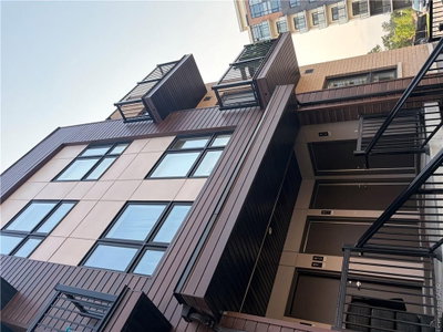 B12 - 10 Palace Street
