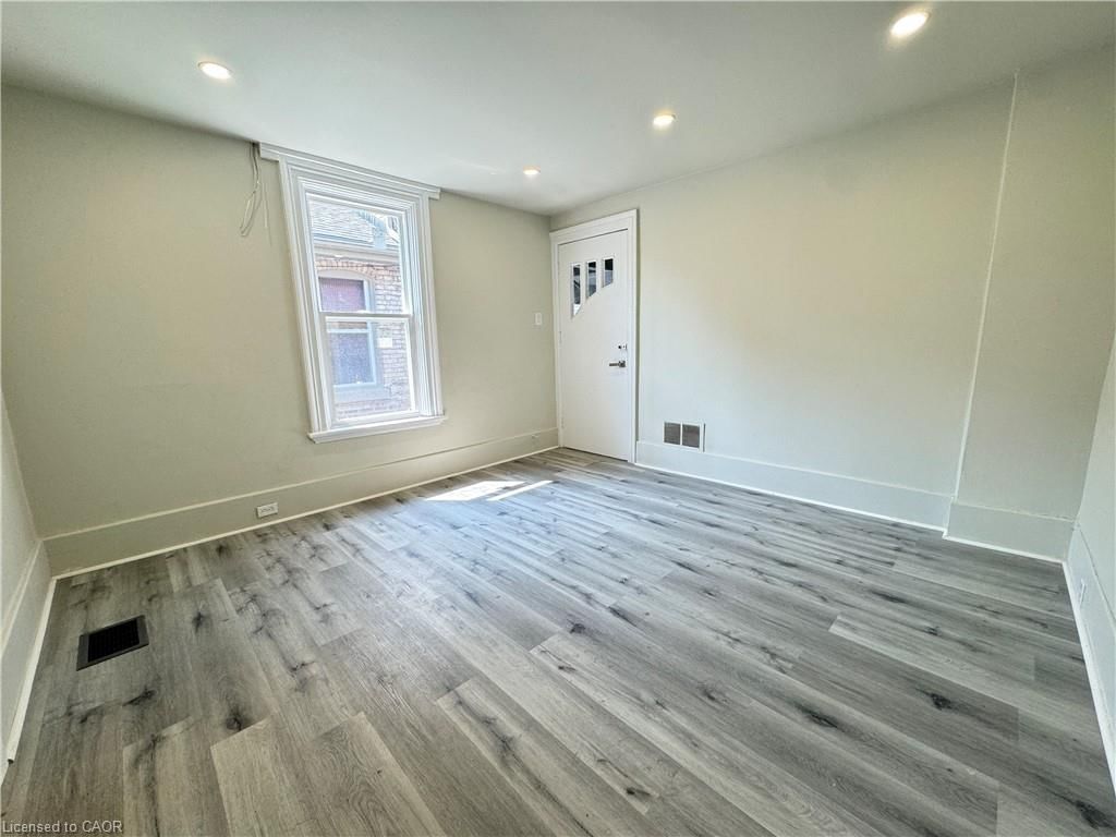 2 - 30 Ontario Street, Brantford 3