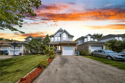 17 Buckthorn Crescent