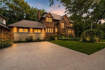 4 Forsyth Avenue N