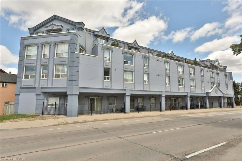 208 - 400 York Boulevard