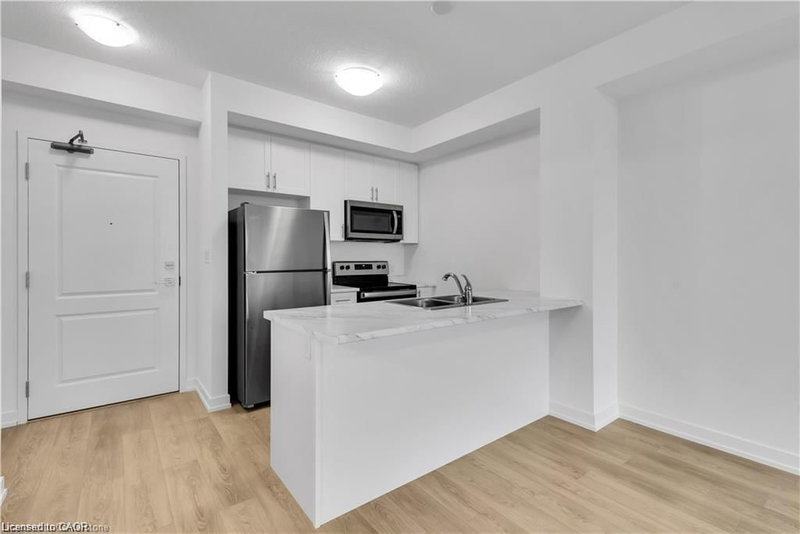 404 - 470 Dundas Street E