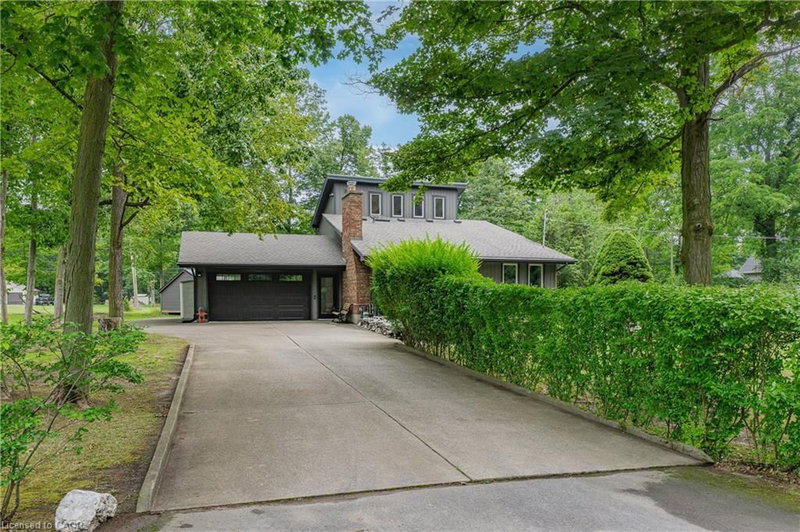 4905 Mapleview Crescent