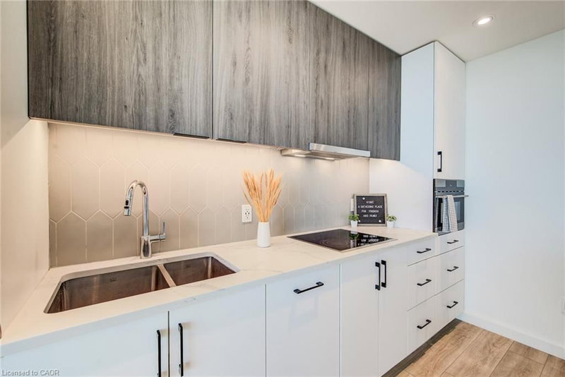1212 - 741 King Street W