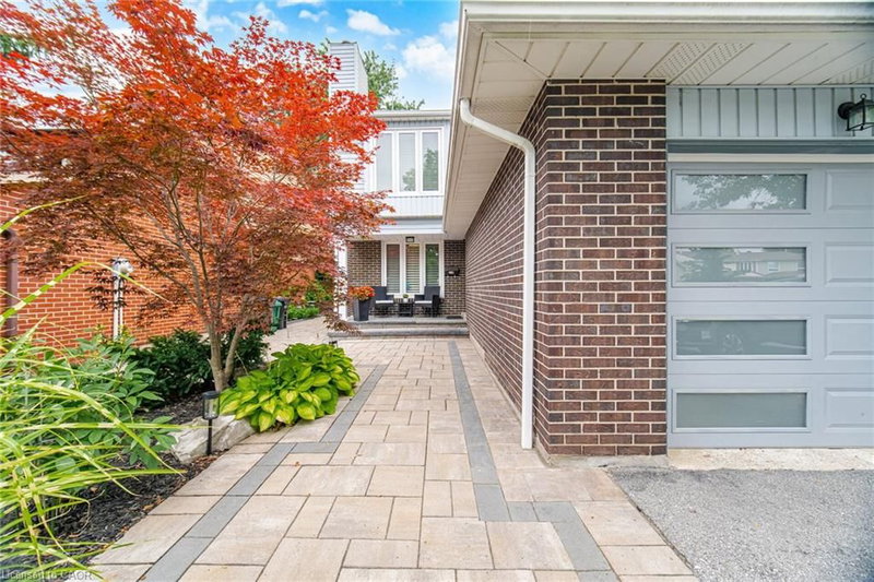 6298 Starfield Crescent