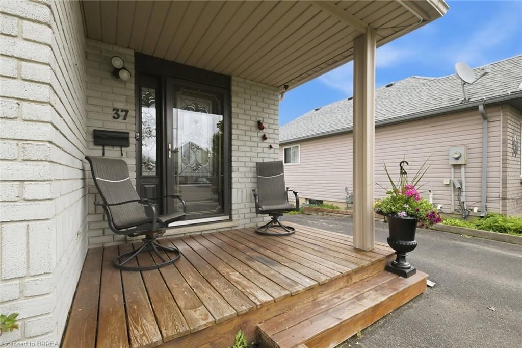 37 Anastasia Crescent — photo 3