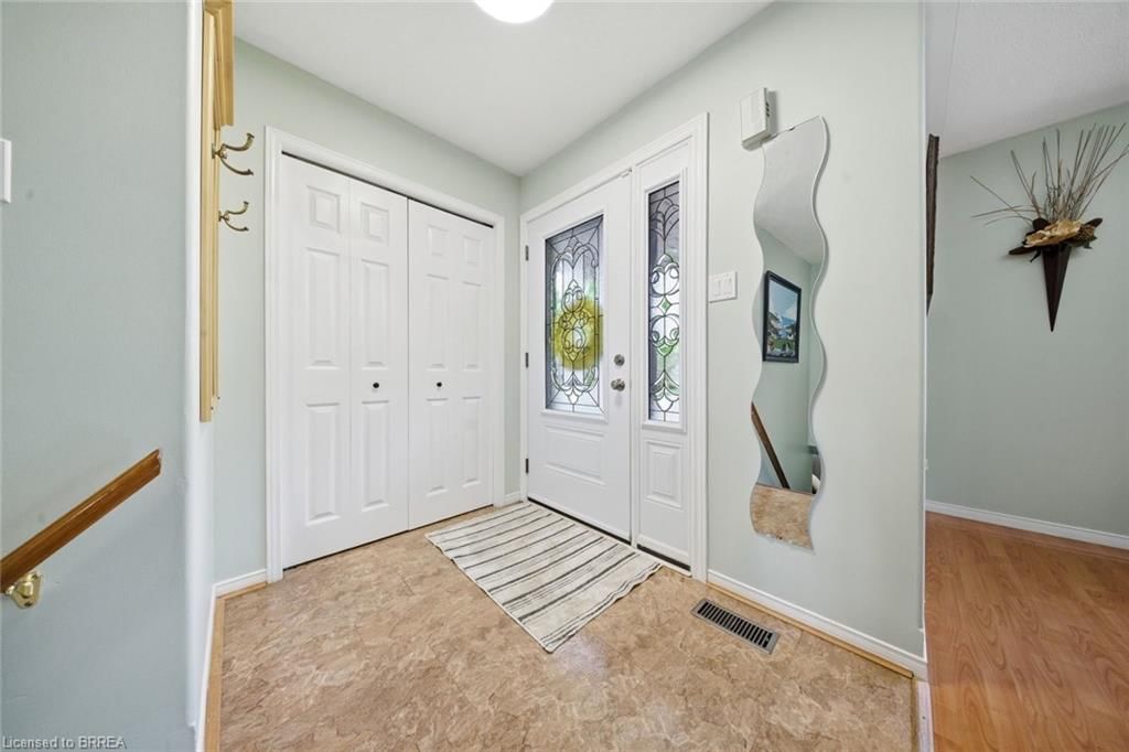 37 Anastasia Crescent — photo 4