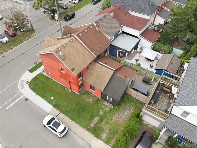 203 Caroline Street N