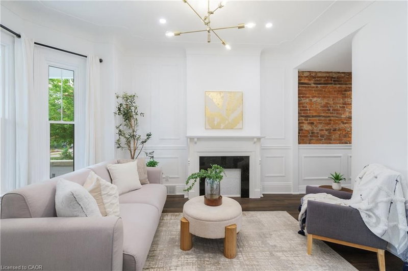 46 Murray Street E