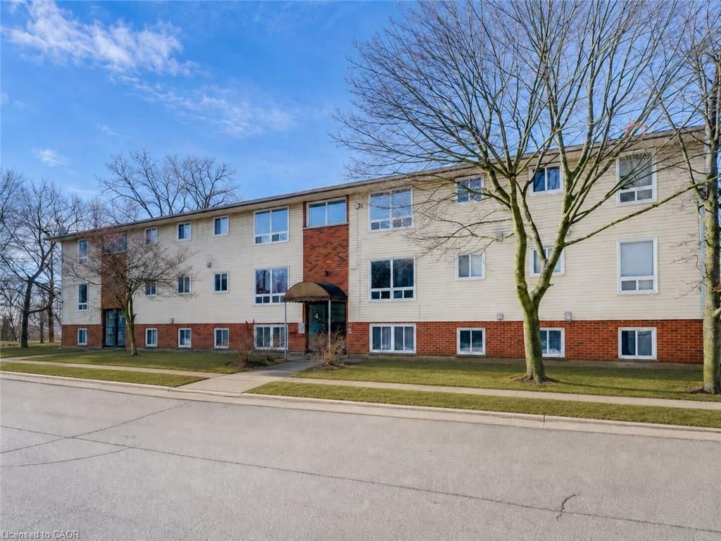 15-119 Cedar Street, Kitchener, view 2