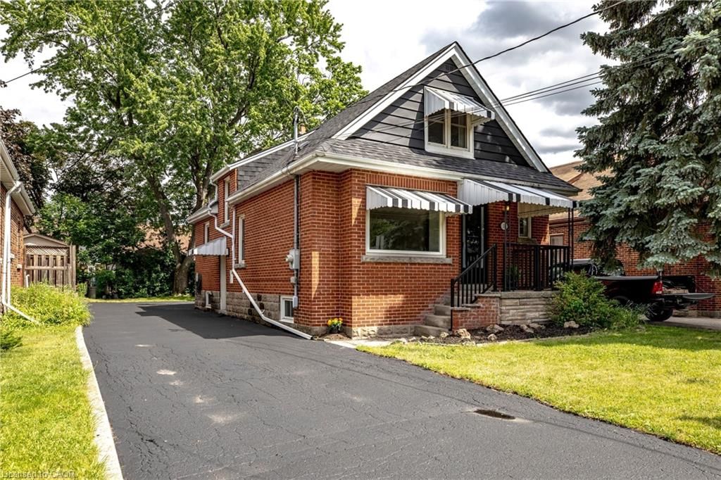 Single Family Residence for sale at 33 East 34th Street, Hamilton, ON, L8V 3W2 - Raleigh - MLS: 40855731
