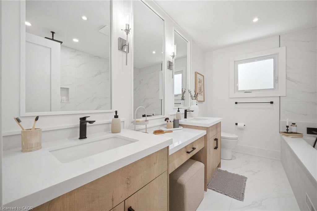 Single Family Residence for sale at 1379 Christina Court, Burlington, ON, L7P 2V8 - Tyandaga - MLS: 40855745