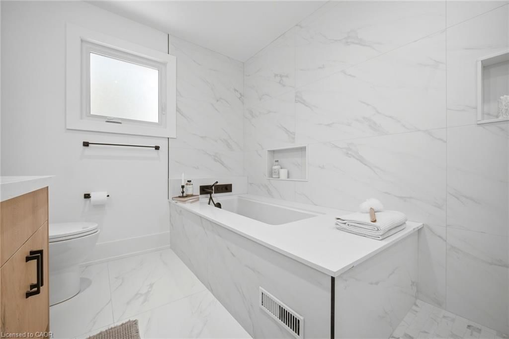 Single Family Residence for sale at 1379 Christina Court, Burlington, ON, L7P 2V8 - Tyandaga - MLS: 40855745