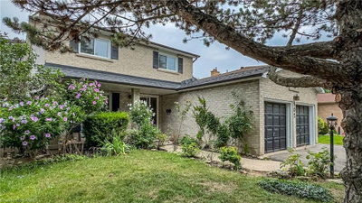 302 Randall Crescent