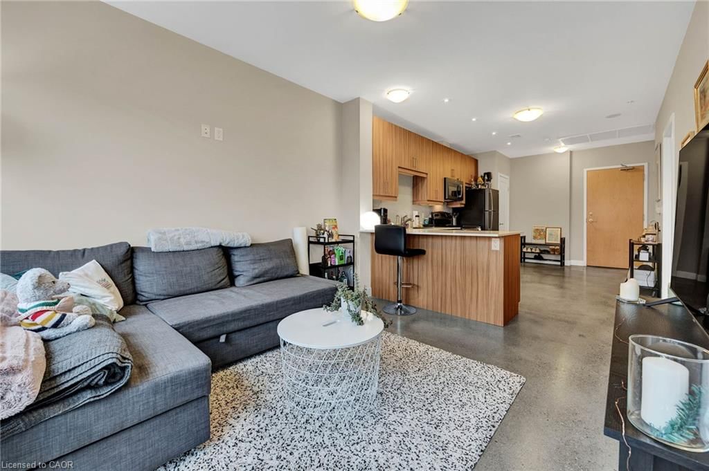 812 - 1 Victoria Street S 4