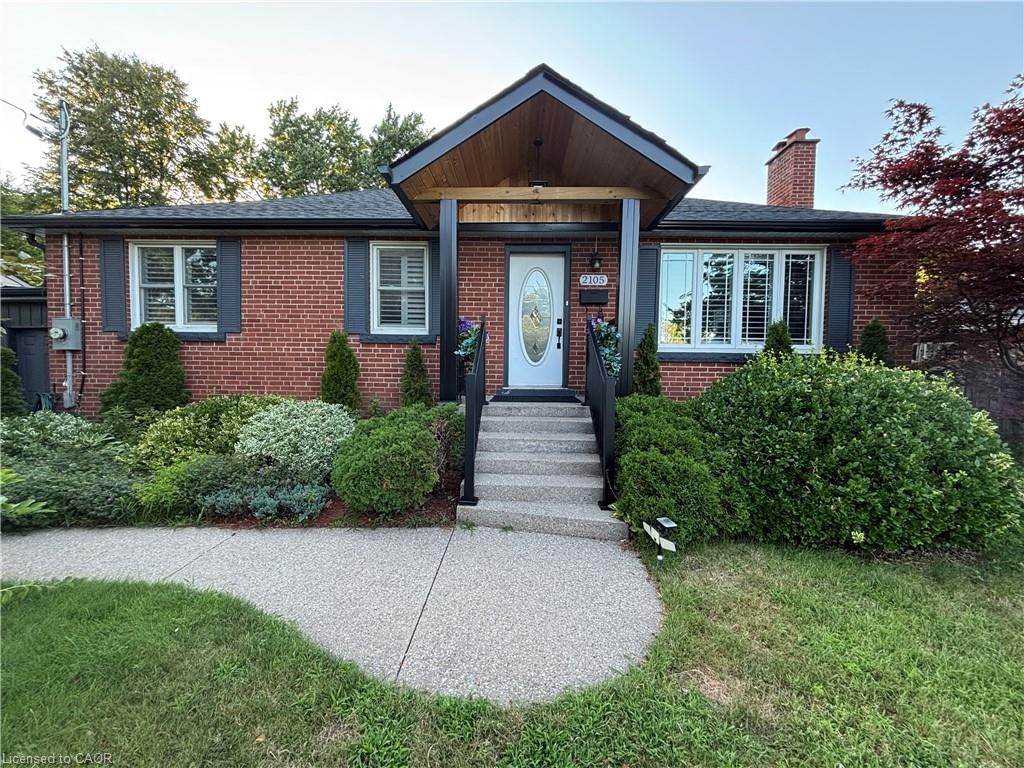 Single Family Residence for sale at 2105 Maplewood Drive, Burlington, ON, L7R 2C6 - Central - MLS: 40856104
