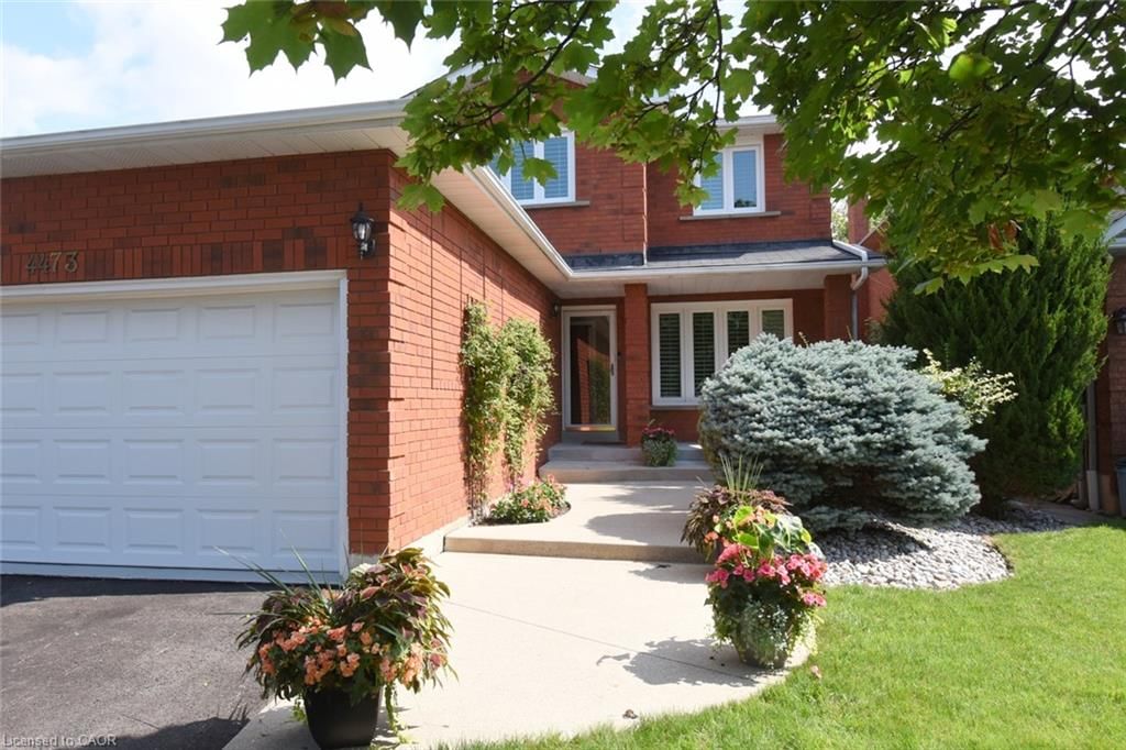 Single Family Residence for sale at 4473 Stonemill Court, Mississauga, ON, L5V 1E5 - East Credit - MLS: 40856150