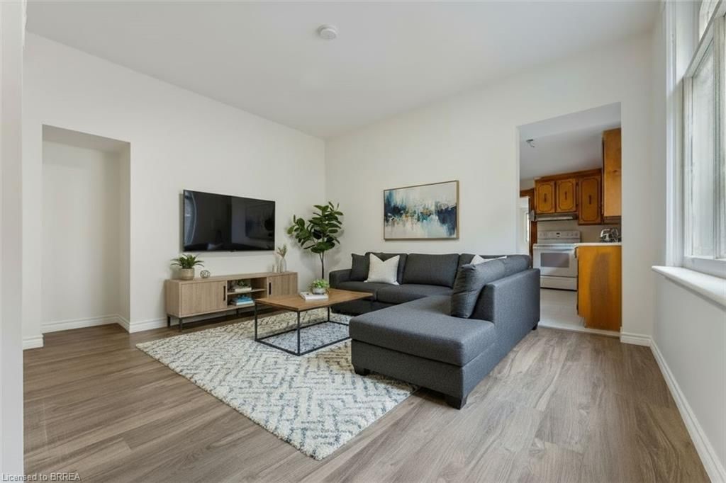 LOWER - 150 Elgin Street, Brantford 3
