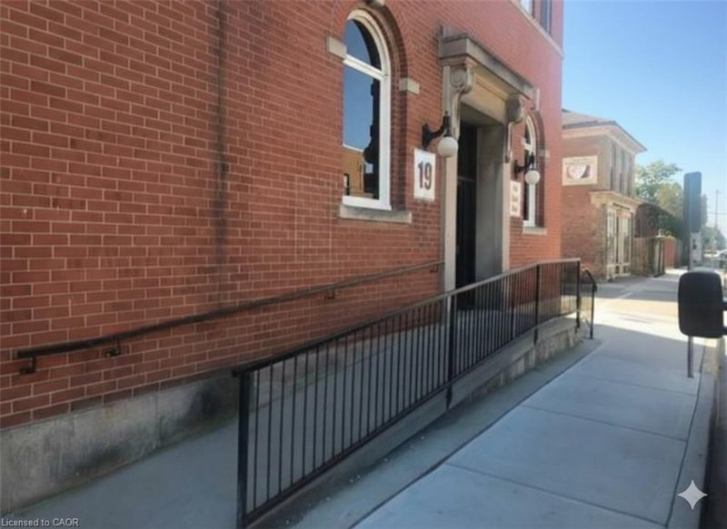 19 King Street W photo 4