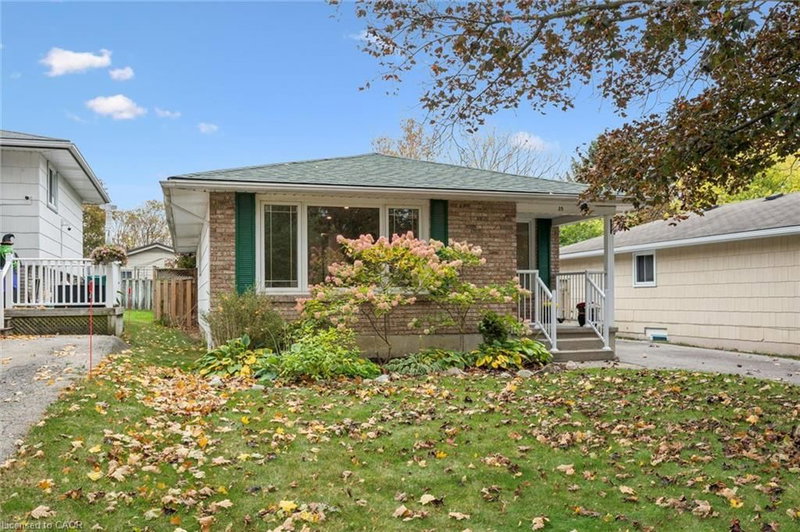 35 Pepperwood Crescent photo 2