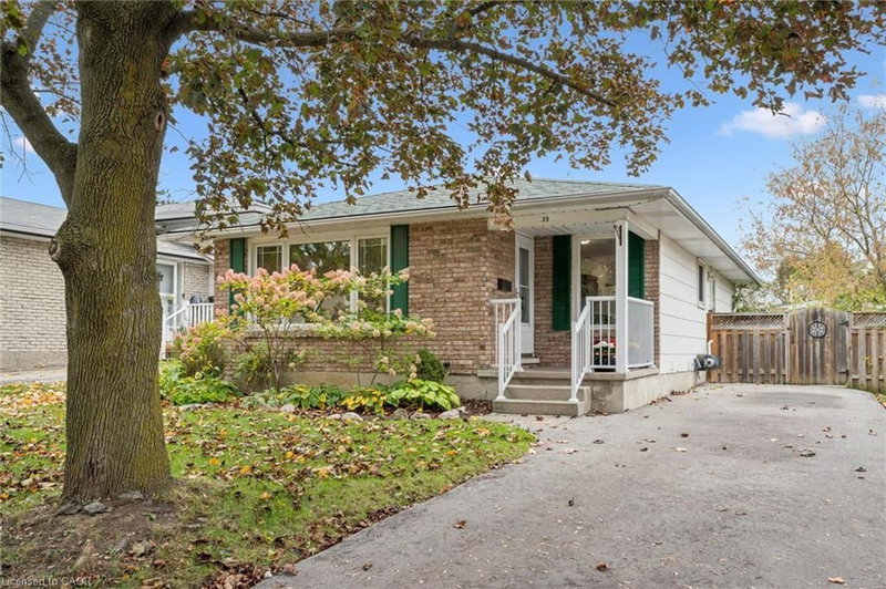 35 Pepperwood Crescent photo 3