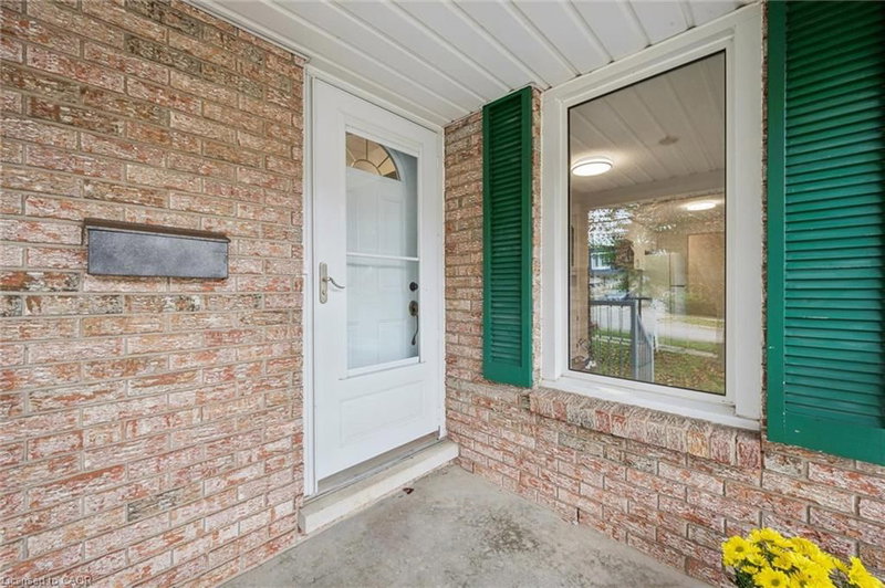 35 Pepperwood Crescent photo 4
