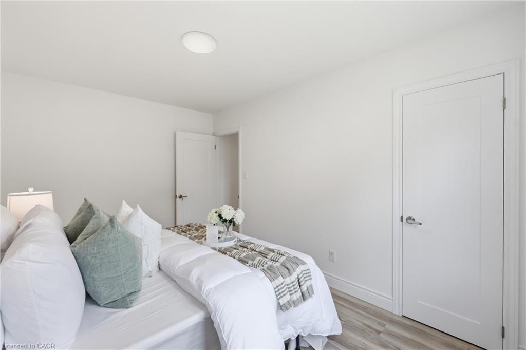 Duplex Up/Down sold at 156 East 36th Street, Hamilton, ON, L8V 3Z4 - Raleigh - MLS: 40856413