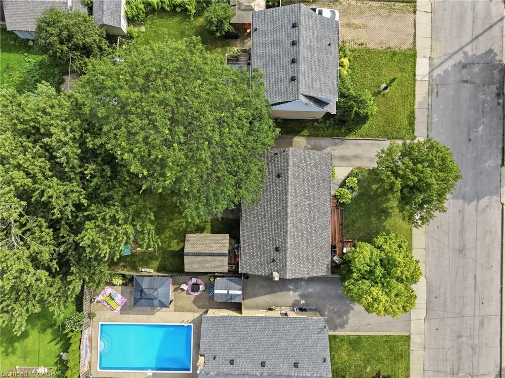 Single Family Residence sold at 203 West 31st Street, Hamilton, ON, L9C 5G3 - Westcliffe - MLS: 40856431