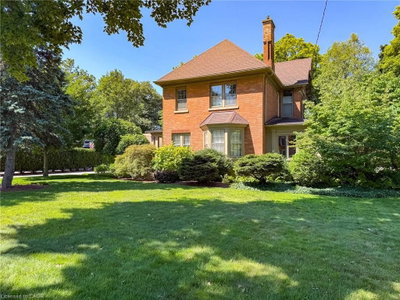 138 St. James Street S