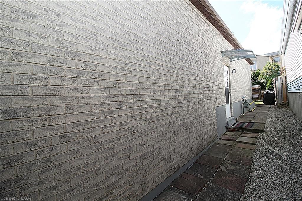 Single Family Residence for sale at 35 Garden Crescent, Hamilton, ON, L8V 4T3 - Burkholme - MLS: 40856484