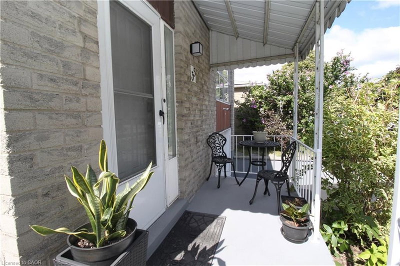 35 Garden Crescent photo 5