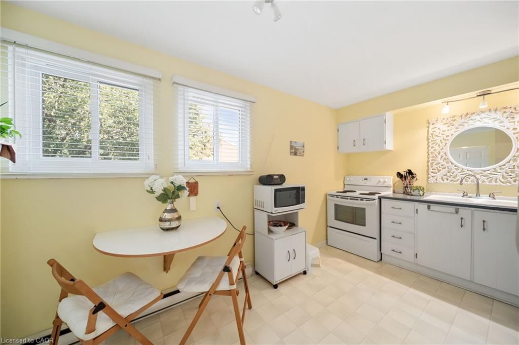Row/Townhouse for sale at 4 Patrice Court, Dundas, ON, L9H 5P5 - Governor - MLS: 40856488